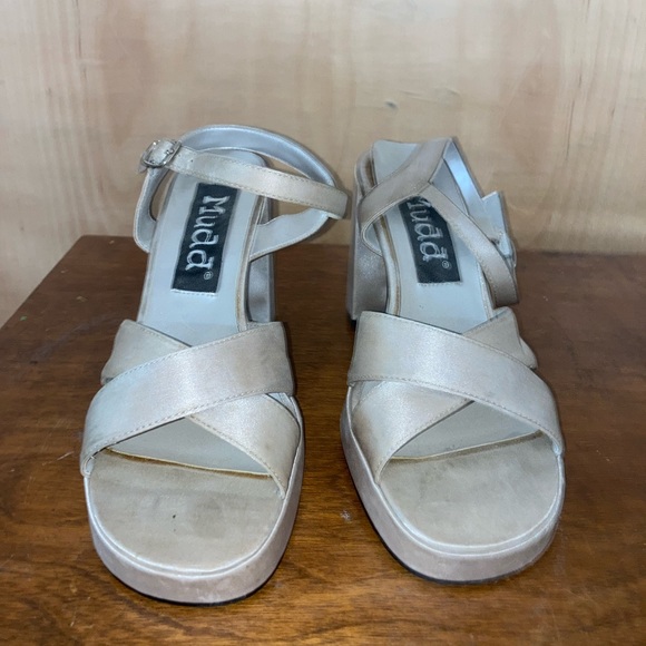 Vintage 2000’s Shimmer Heel - Picture 2 of 7